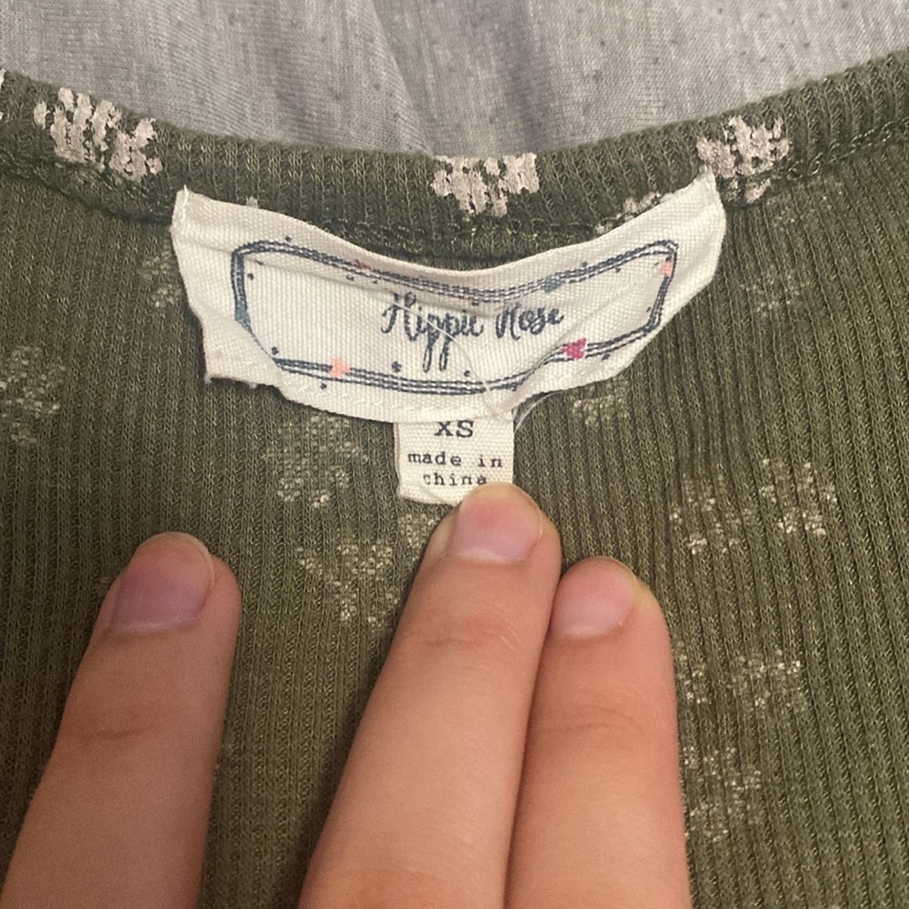 Adorable cropped tee - Picture 2 of 2